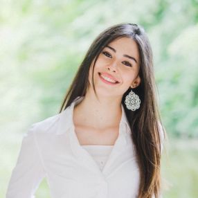 Nour, Babysitter à Manage