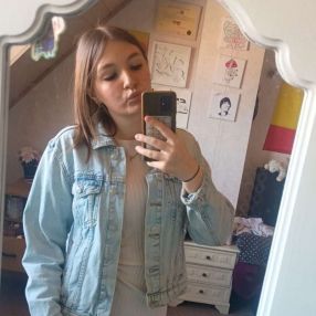 Chelsey, Babysitter à Dessel