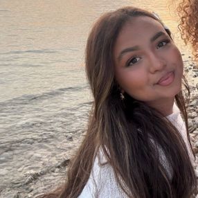 Hajar, Babysitter à Seraing