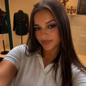 Rania, Babysitter in Zele