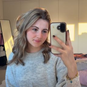 Lenah, Babysitter à Hoeselt