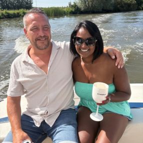Ishwari, Gezin in Beveren
