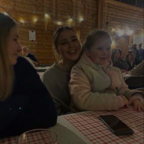 Amelie, Babysit in Schriek
