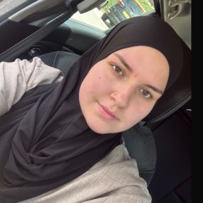 Zina, Babysitter à Ravels