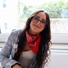 Melis, Babysitter à Bertrix