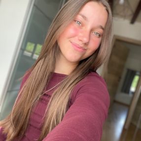 Eléane, Babysitter à Erquelinnes