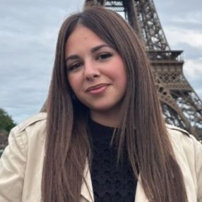 Eva, Babysitter à Chapelle-lez-Herlaimont