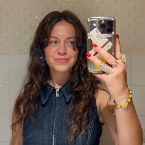 Emilia, Babysit in Temse