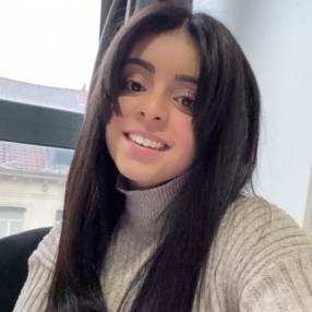 Nisrine, Babysitter à Ath