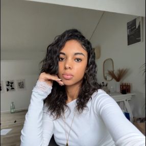 Vénolia, Babysitter à Péruwelz