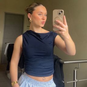Iluna, Babysitter à Hoeselt