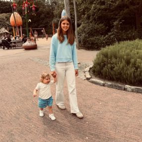 Laura, Babysitter à De Panne