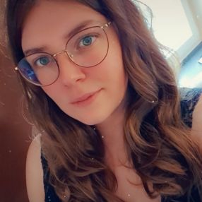 Cassandra, Babysitter à Musson
