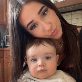 Laura., Babysitter à Charleroi