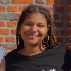 Kallyssa, Babysitter à Anderlues