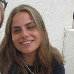 Louise, Babysitter in Mortsel