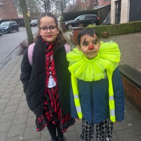 Rhizlane, Gezin in Schoten