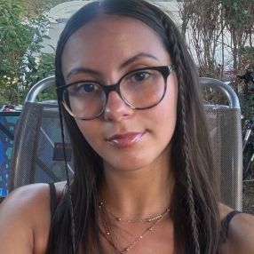 Yasmine, Babysitter à Manage