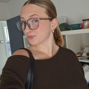 Jodie, Babysitter à Wezet
