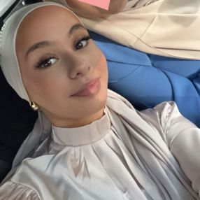 Oumayma, Babysitter à Ronse