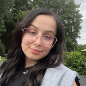 Kyona, Babysitter à Zutendaal
