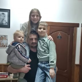 Héléna, Gezin in Ath