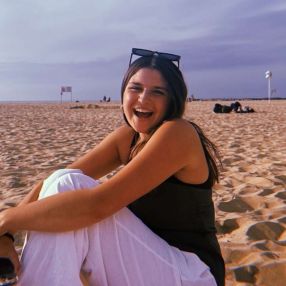 Lore, Babysitter à Boechout