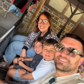 Erdem, Gezin in Binche