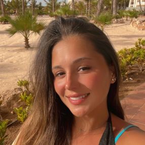 Alicia, Babysitter à Machelen
