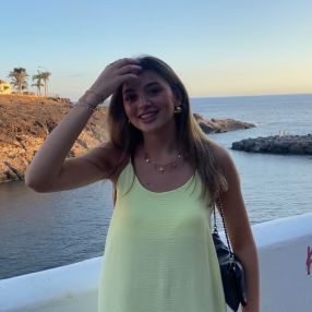 Llorena, Babysitter à Grobbendonk