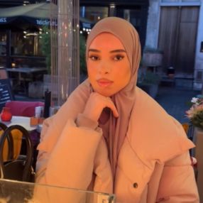 Aya, Babysitter in Antwerpen