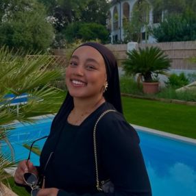 Sana, Babysitter à Chapelle-lez-Herlaimont