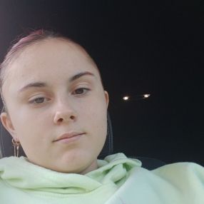 Kyara, Babysitter in Lennik