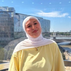 Theoxane, Babysit in Luik