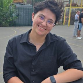 Laurine, Babysitter à Perwijs