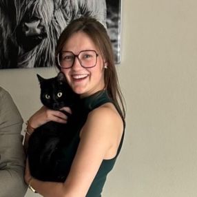 Ilyana, Babysitter in Roeselare