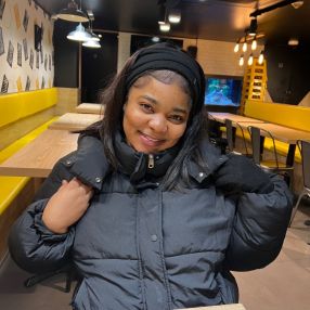 Naomie, Babysit in Evere