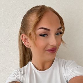 Noa, Babysitter à Blegny