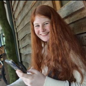 Mirre, Babysitter in Oudsbergen