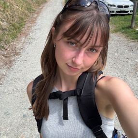 Erine, Babysitter à Fexhe-le-Haut-Clocher