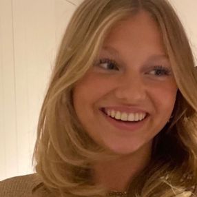 Nore, Babysitter à Vosselaar