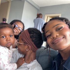 Blessing, Babysit in Écaussinnes