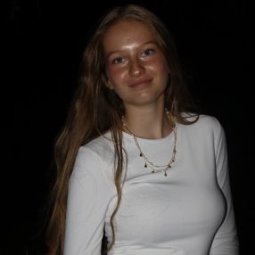 Juliette, Babysitter à Philippeville