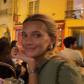 Anna, Babysit in Louvain-la-Neuve