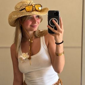 Aurore, Babysitter à Roosbeek