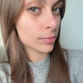 Stacy, Babysitter à Spiere-Helkijn