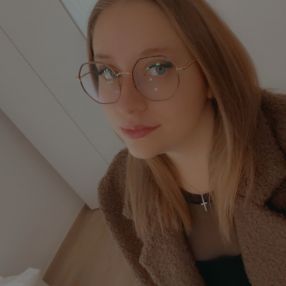 Lynn, Babysitter à Ouffet