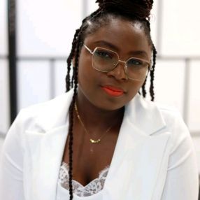 Ornéla, Babysitter à Boussu