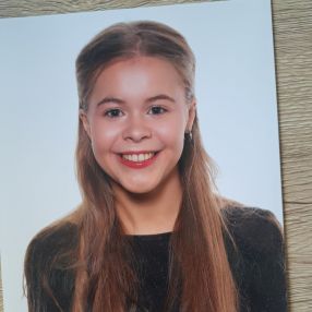 Eline, Babysit in Eeklo
