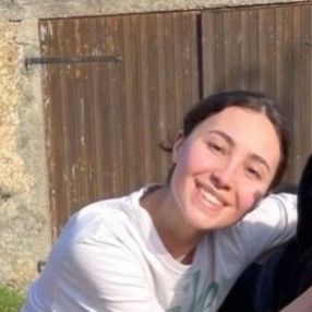 Lyna, Babysit in Virton